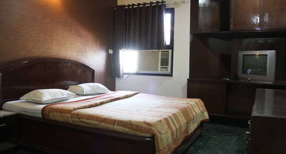 Al Taiba Hotel, Mumbai 3